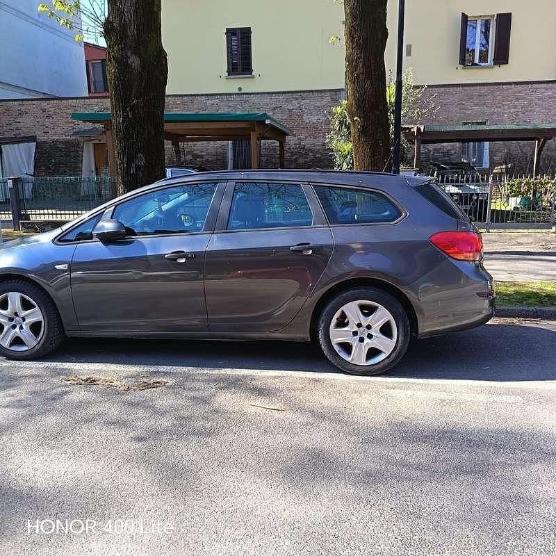 Usata Opel Astra 110 CV (80 kW) 2011 Station wagon