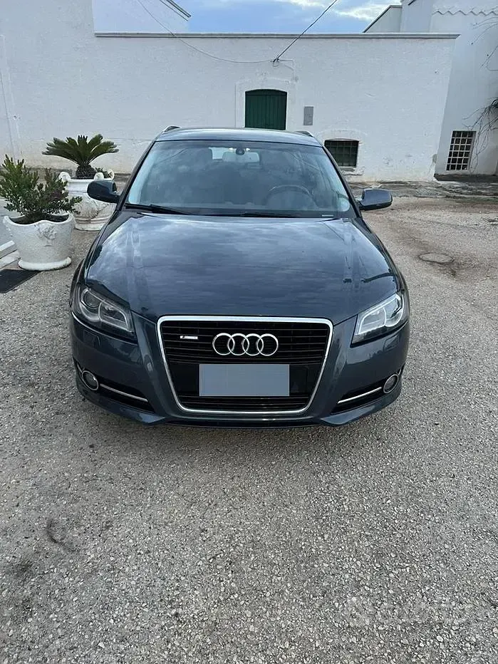 Usata Audi A3 Sportback Ambition 105 CV (77 kW) 2011 Grigio Utilitaria