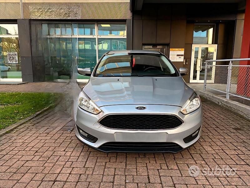 Usata Ford Focus 100 CV (73 kW) 2017 Grigio Berlina