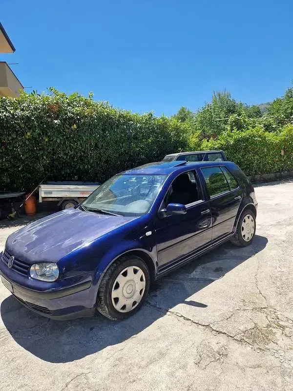 Usata VW Golf IV 101 CV (74 kW) 2003 Blu/azzurro Berlina