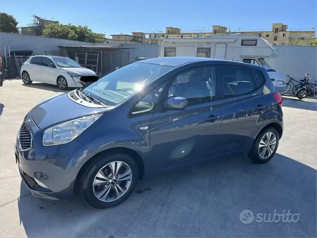 Usata Kia Venga 90 CV (66 kW) 2017 Grigio Utilitaria