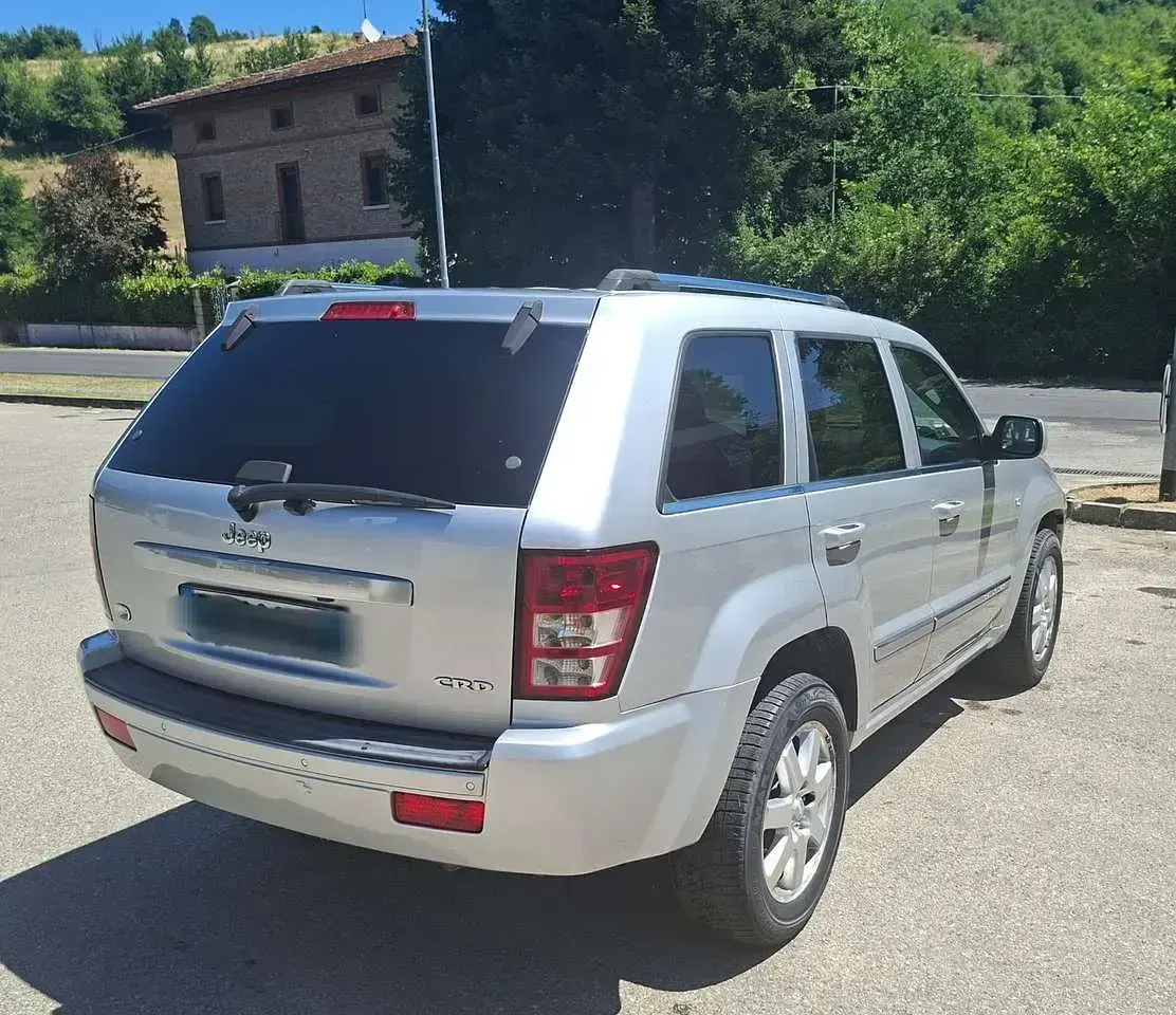 Usata Jeep Grand Cherokee Overland 218 CV (160 kW) 2007 Argento SUV