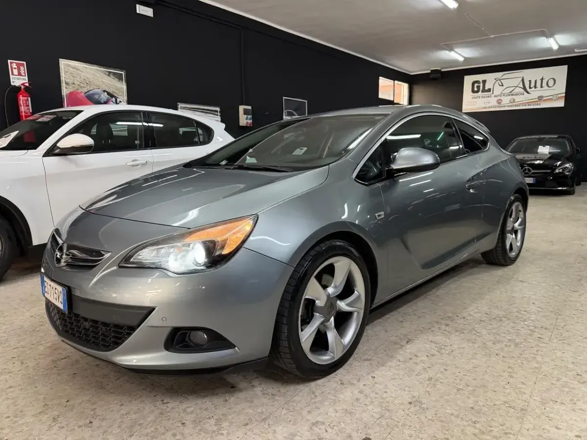 Usata Opel Astra GTC 180 CV (132 kW) 2013 Grigio Berlina