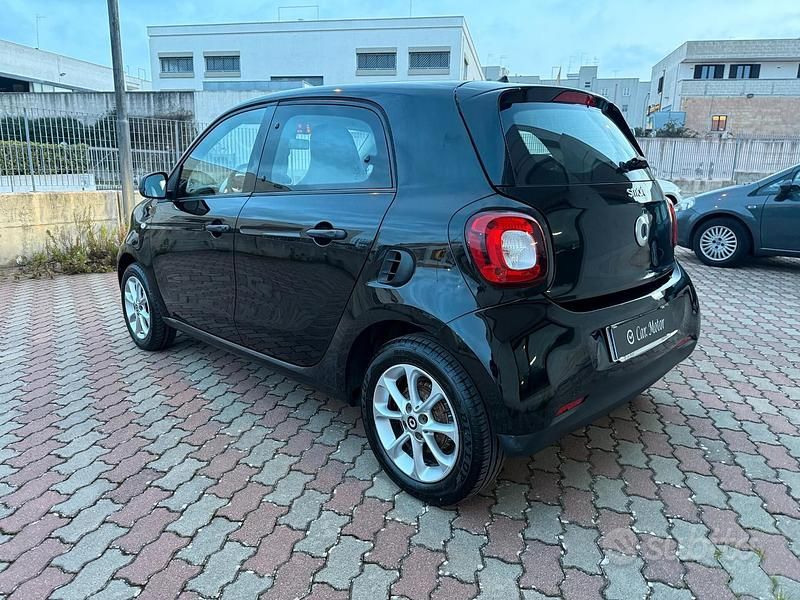 Usado Smart ForFour Prime 71 CV (52 kW) 2015 Negro Utilitario