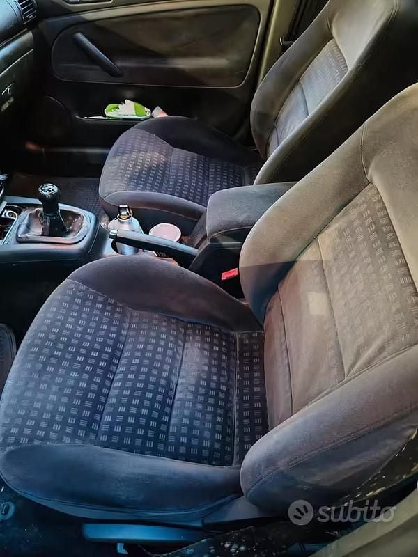 Usata VW Passat 130 CV (95 kW) 2004 Grigio Berlina