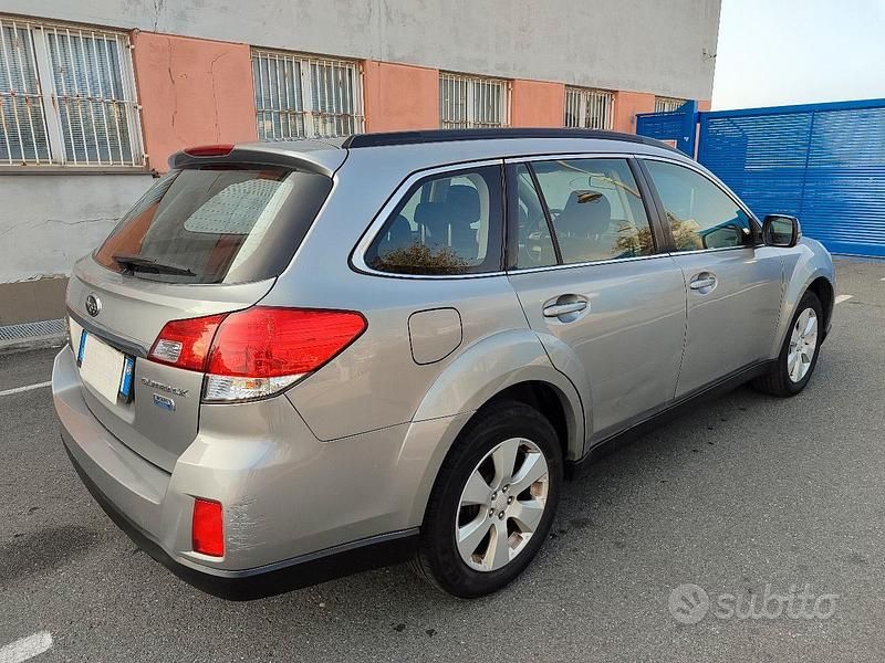 Usata Subaru Outback 150 CV (110 kW) 2009 Grigio Station wagon