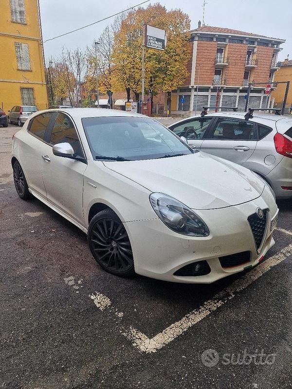 Usata 2012 Alfa Romeo Giulietta Tre volumi | 3000 € (Super prezzo) - Immagine 1/4
