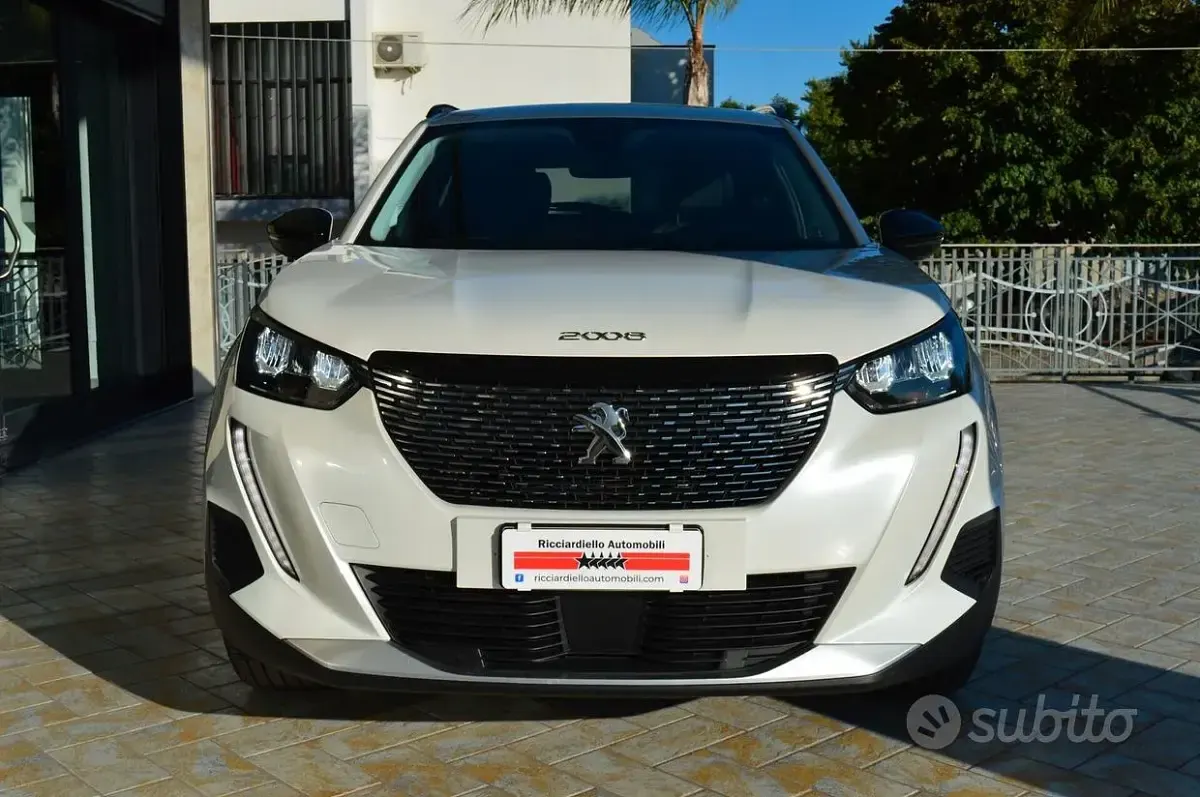 Usata Peugeot 2008 Allure 110 CV (80 kW) 2022 Madreperla SUV