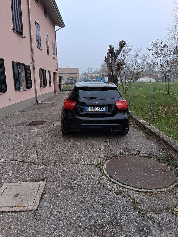 Usata Mercedes A180 Premium 109 CV (80 kW) 2012 Nero Berlina