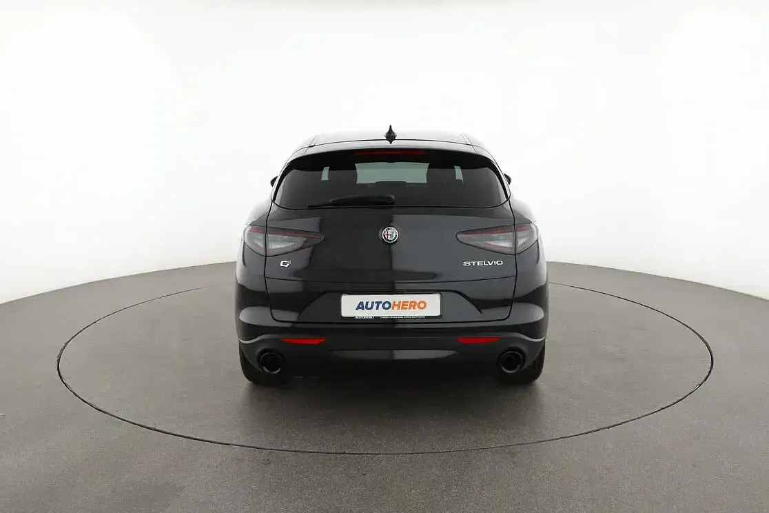 Usata Alfa Romeo Stelvio Sprint 209 CV (153 kW) 2025 Nero SUV