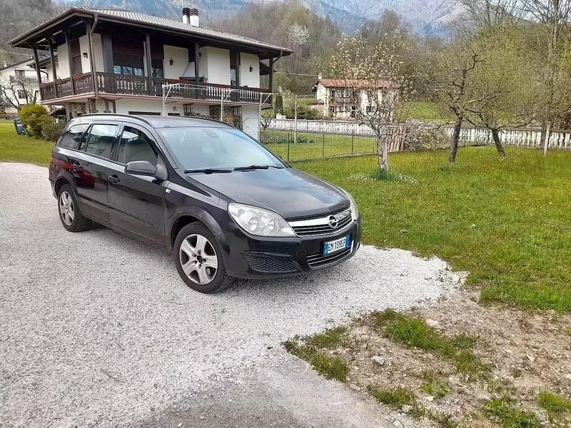 Usata Opel Astra Enjoy 125 CV (91 kW) 2008 Nero Station wagon