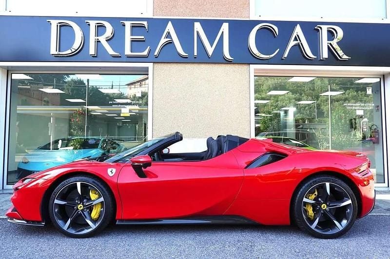 Usata Ferrari SF90 779 CV (572 kW) 2024 Rosso Cabrio