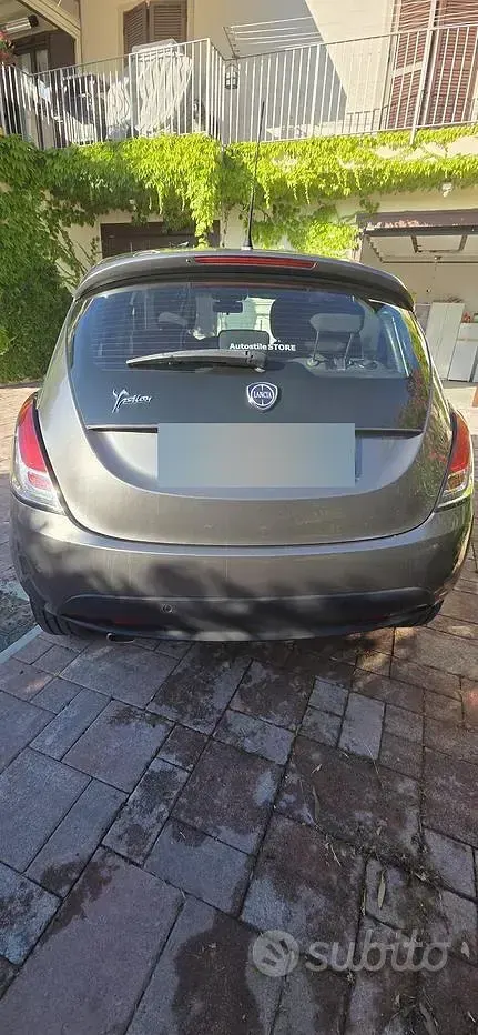 Usata Lancia Ypsilon 69 CV (50 kW) 2015 Grigio Utilitaria