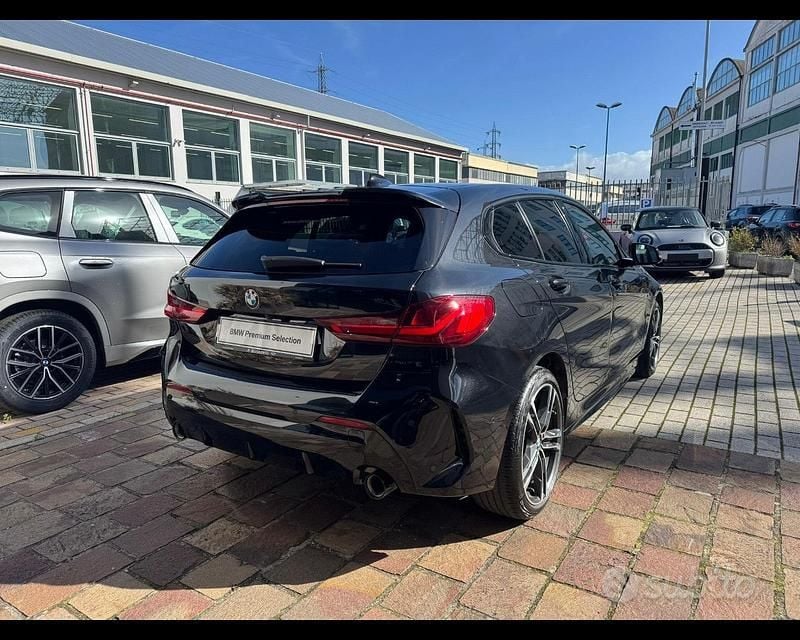 Usata BMW 118 Comfort Edition 150 CV (110 kW) 2024 Black sapphire metallizzato Utilitaria