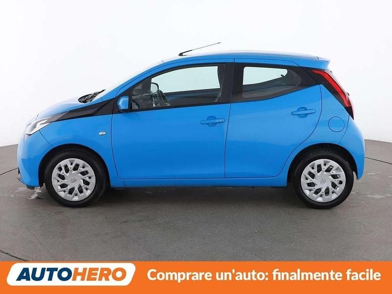 Usata Toyota Aygo X-play 72 CV (52 kW) 2019 Blu Utilitaria
