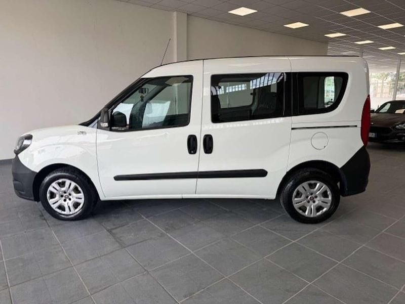 Usata Fiat Doblò Lounge 95 CV (69 kW) 2019 Bianco Monovolume