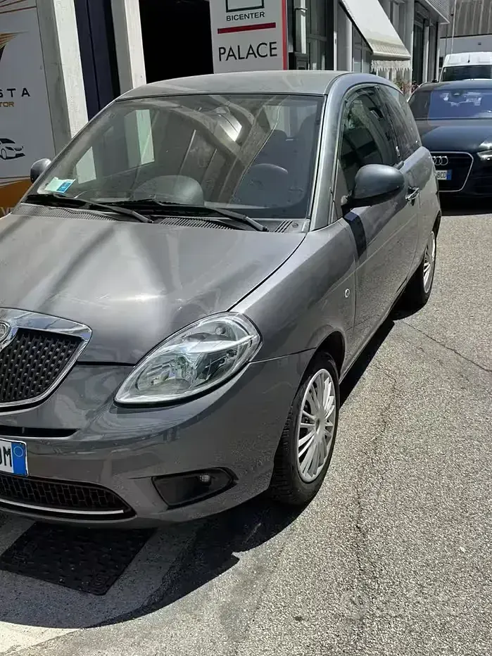 Usata Lancia Ypsilon 77 CV (56 kW) 2010 Grigio Utilitaria