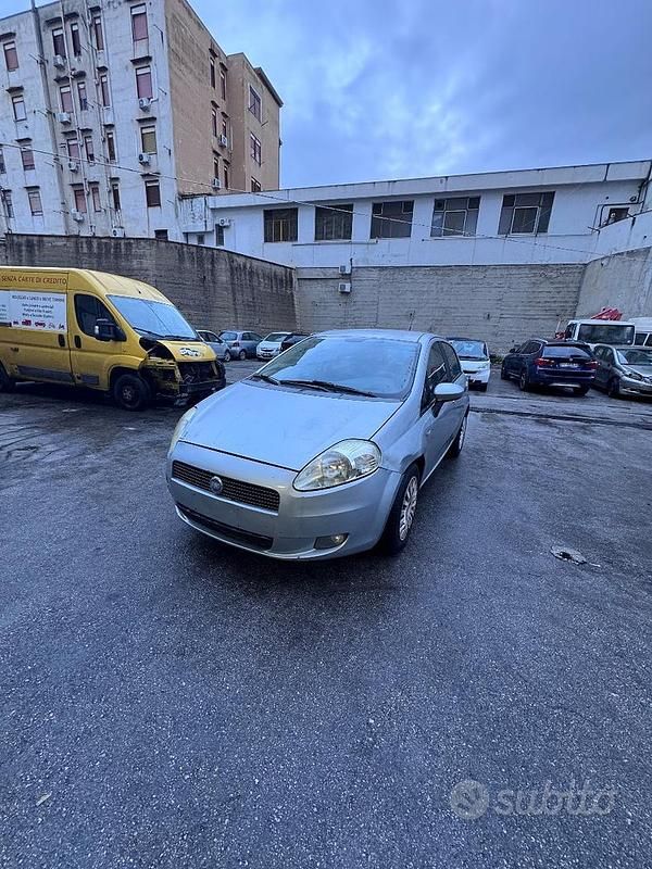 Usata 2006 Fiat Grande Punto Due volumi | 2500 € - Immagine 1/4