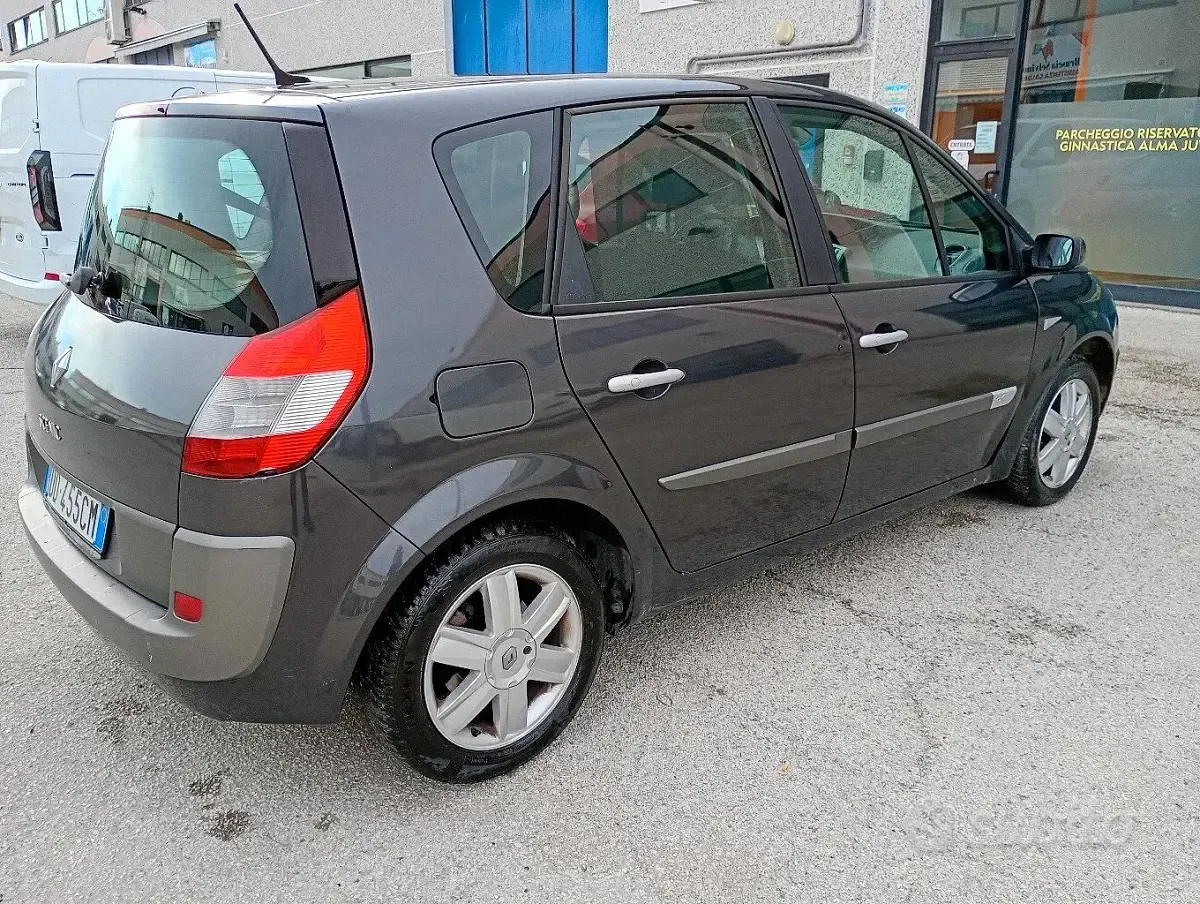 Usata Renault Scénic 100 CV (73 kW) 2005 Monovolume