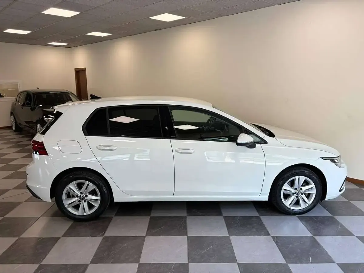 Usata VW Golf VIII Life 110 CV (80 kW) 2020 Bianco Berlina