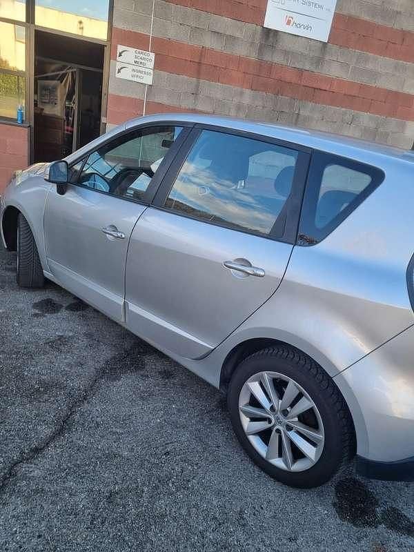 Usata Renault Scénic III Luxe 110 CV (80 kW) 2012 Argento Monovolume