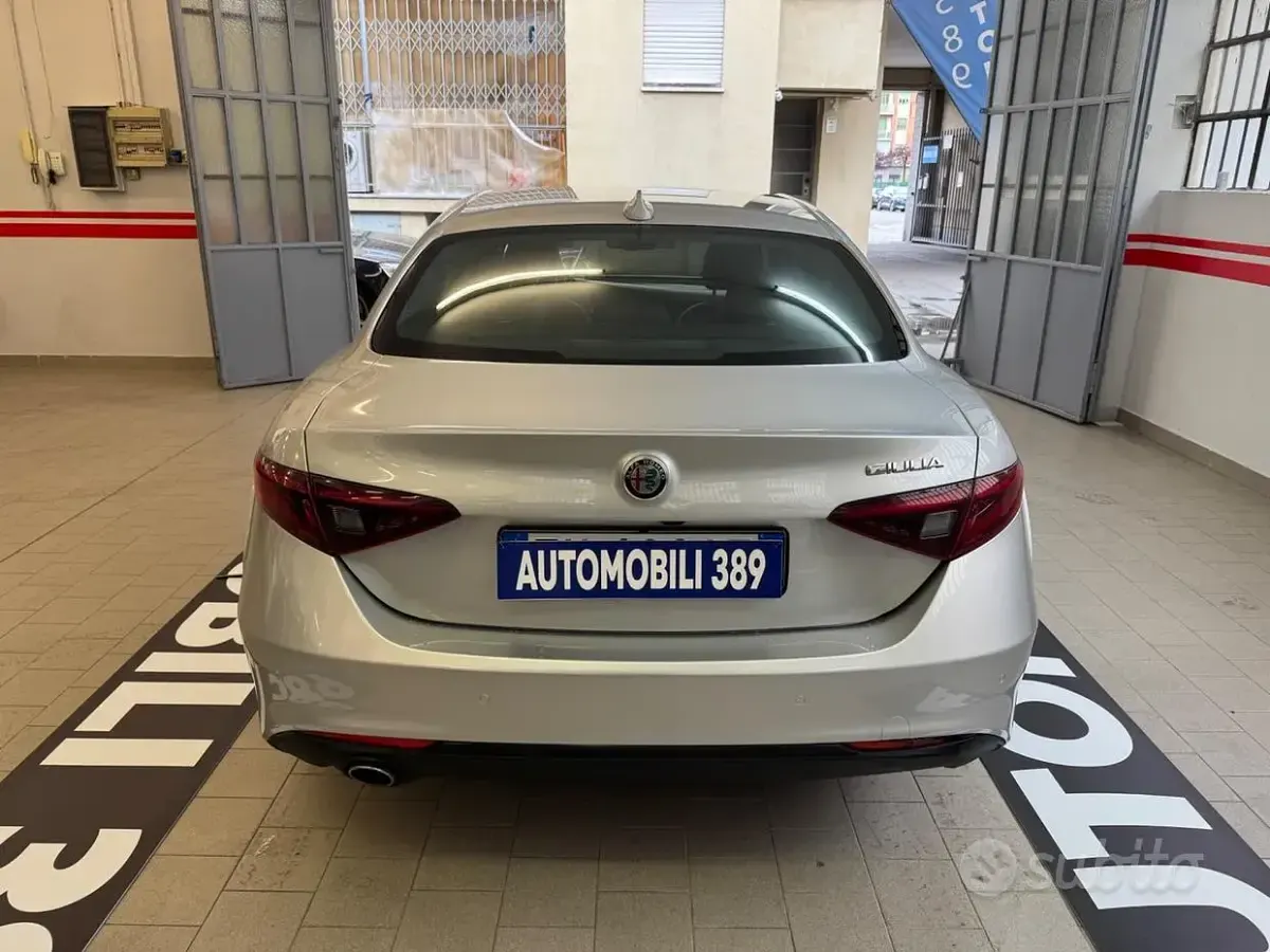 Używany Alfa Romeo Giulia Super 160 KM (117 kW) 2019 Szary Sedan/Limuzyna