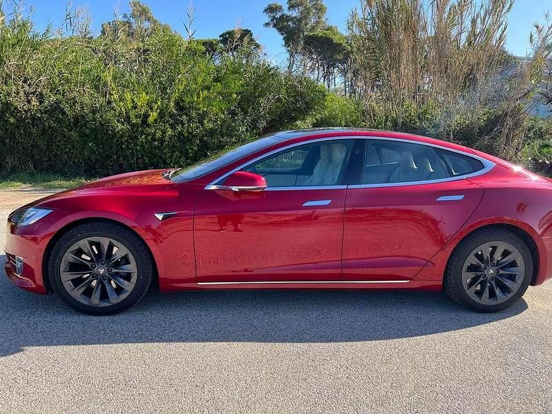 Usata Tesla Model S 158 kW (215 CV) 2020 Rosso Utilitaria