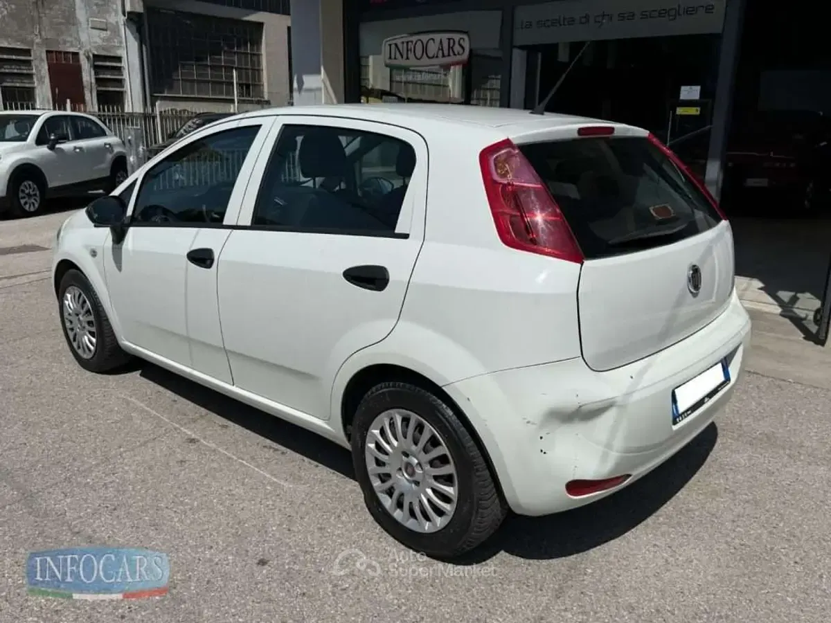 Usata Fiat Punto Street 95 CV (69 kW) 2017 Bianco Utilitaria