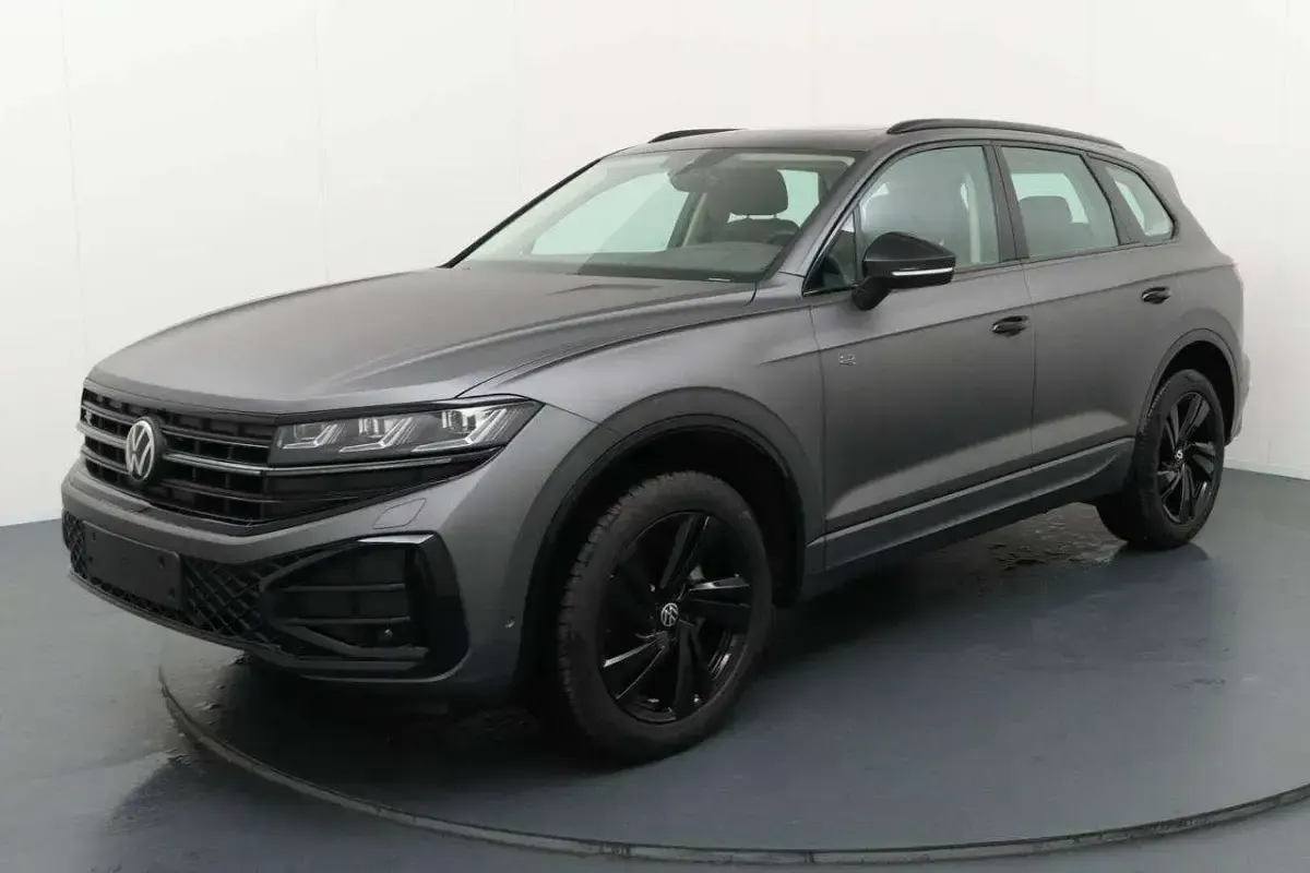 Nuova VW Touareg Edition 286 CV (210 kW) 2026 Grigio scuro SUV