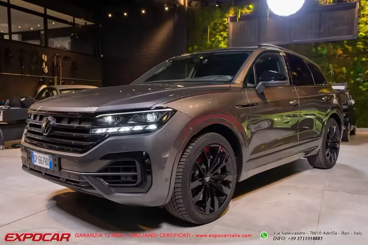 Usata VW Touareg R 462 CV (339 kW) 2023 Grigio SUV