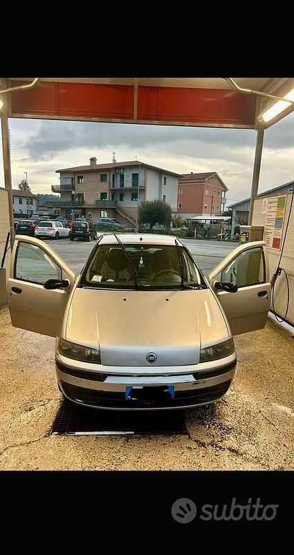 Usata Fiat Punto 80 CV (58 kW) 2000 Grigio Utilitaria