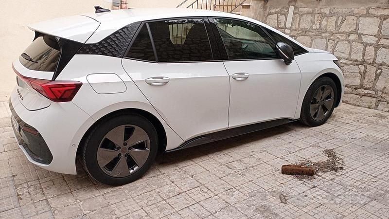 Usata Cupra Born 150 kW (204 CV) 2023 Bianco Utilitaria