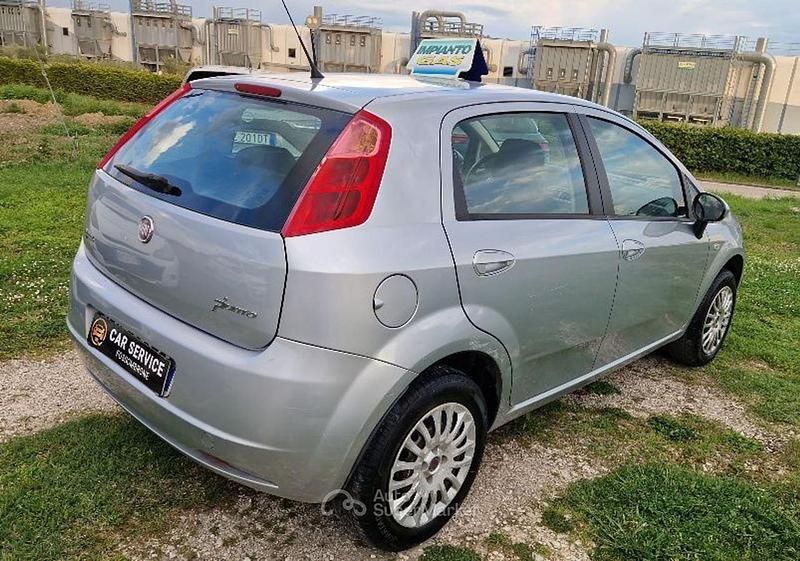 Usata Fiat Grande Punto Dynamic 77 CV (56 kW) 2009 Argento Utilitaria