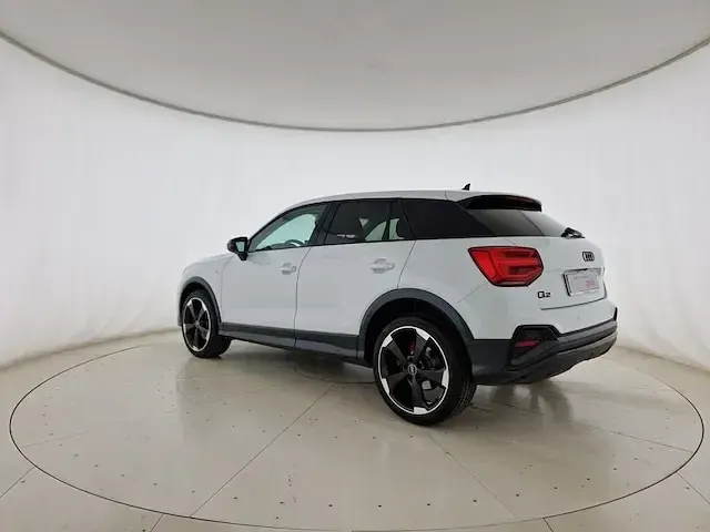 Usata Audi Q2 Ambiente 150 CV (110 kW) 2024 Bianco ghiacciaio metallizzato SUV