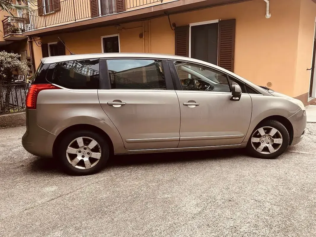 Usata Peugeot 5008 Business-Line 111 CV (81 kW) 2011 Monovolume