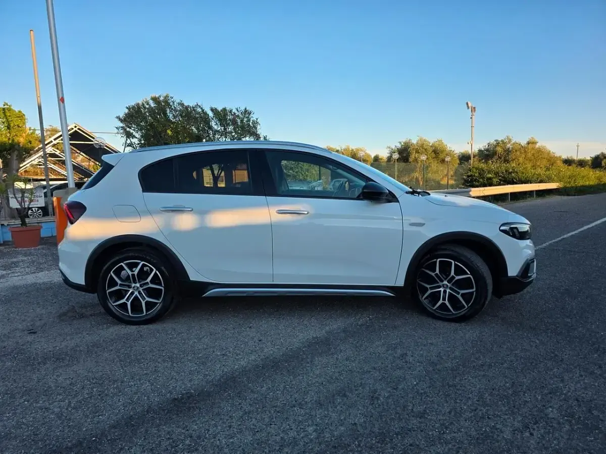 Usata Fiat Tipo Cross 95 CV (69 kW) 2021 Bianco Berlina