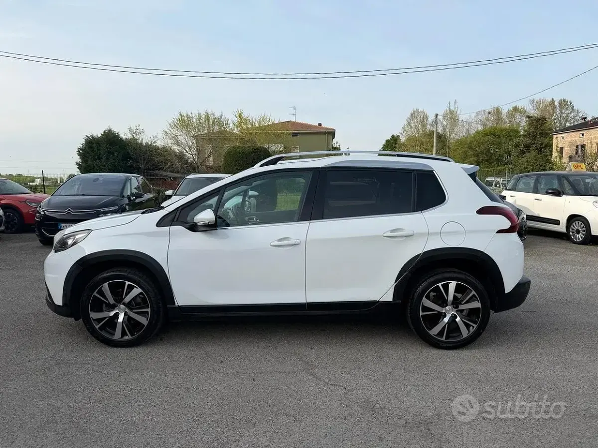 Usata Peugeot 2008 GT-line 110 CV (80 kW) 2017 Bianco SUV