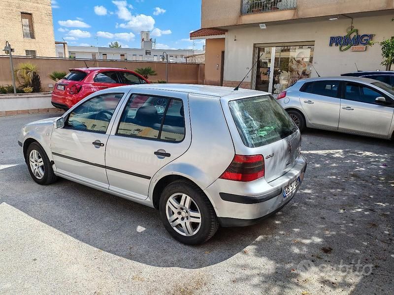 Usata VW Golf VIII 101 CV (74 kW) 2024 Grigio Berlina