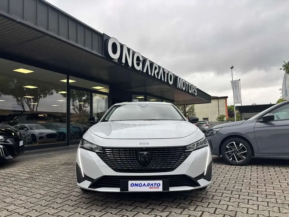 Usata Peugeot 308 Allure 145 CV (106 kW) 2025 Bianco Utilitaria