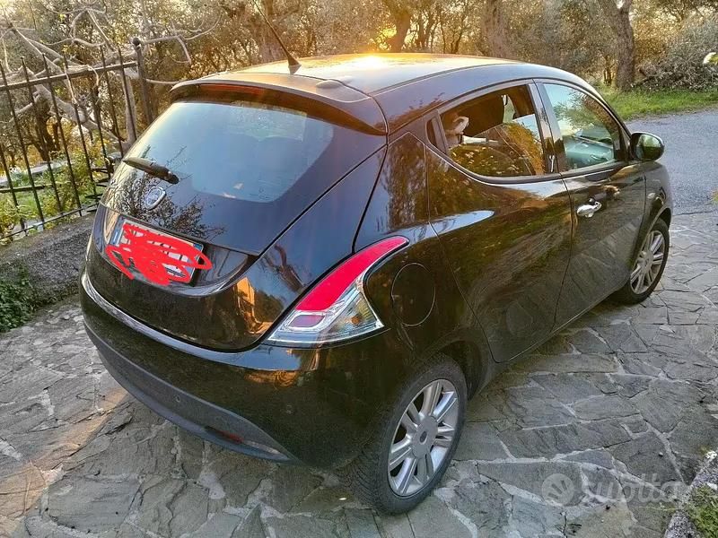 Usata Lancia Ypsilon 86 CV (63 kW) 2012 Nero Utilitaria