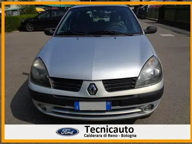 Usata Renault Clio 74 CV (54 kW) 2005 Argento metallizzato Utilitaria