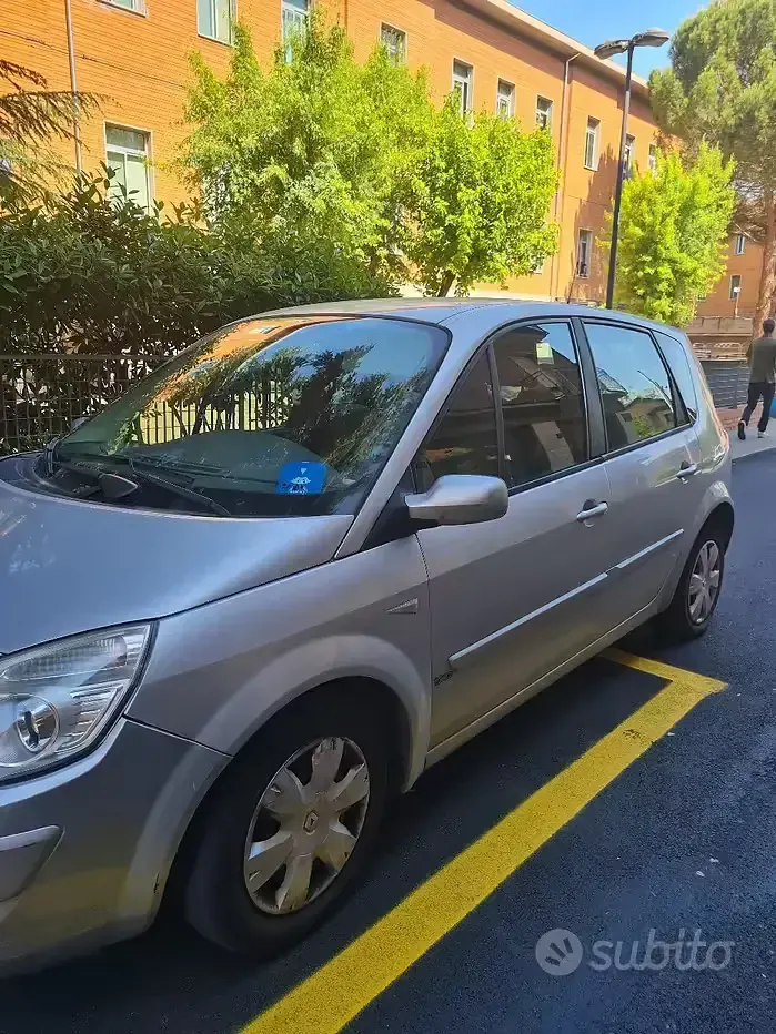 Usata Renault Scénic II 105 CV (77 kW) 2008 Monovolume