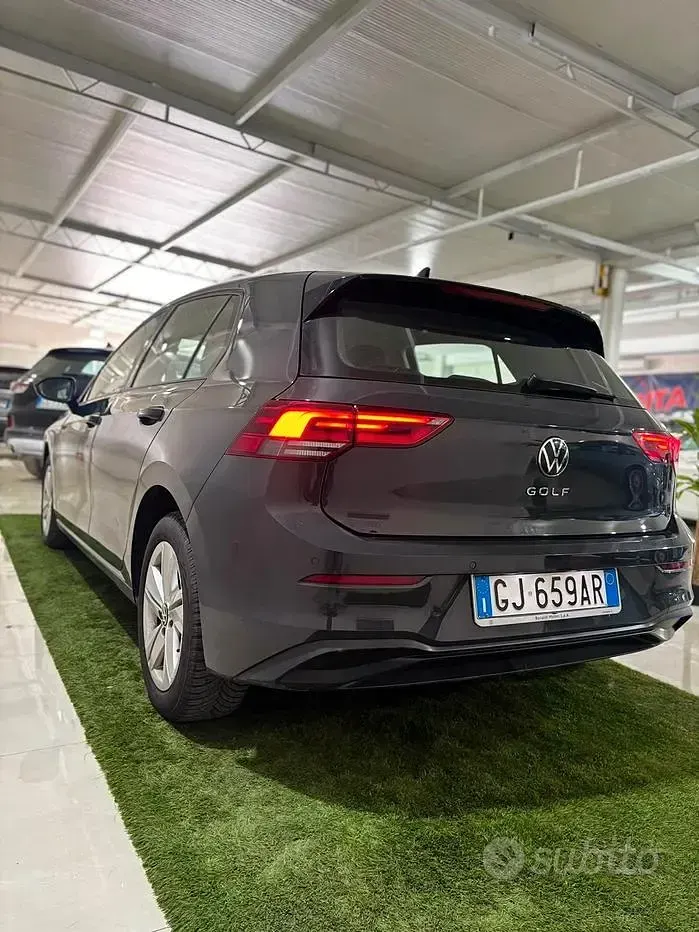 Usata VW Golf VIII Style 116 CV (85 kW) 2022 Grigio Berlina