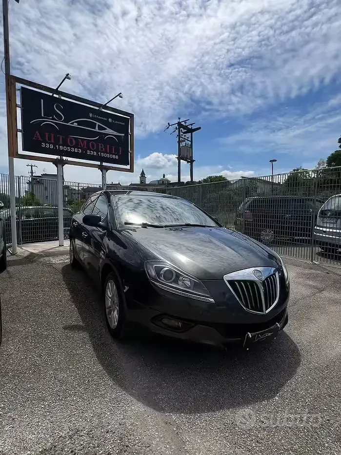 Begagnad Lancia Delta 120 HK (88 kW) 2011 Grå Halvkombi
