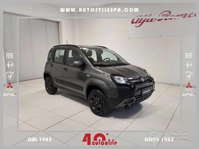 Usata Fiat Panda Cross Cross 84 CV (61 kW) 2023 Grigio scuro Utilitaria