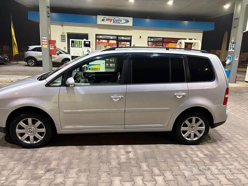 Grigio Usata 2005 VW Touran Trendline Monovolume | 2300 € (Buon prezzo) - Immagine 1/4