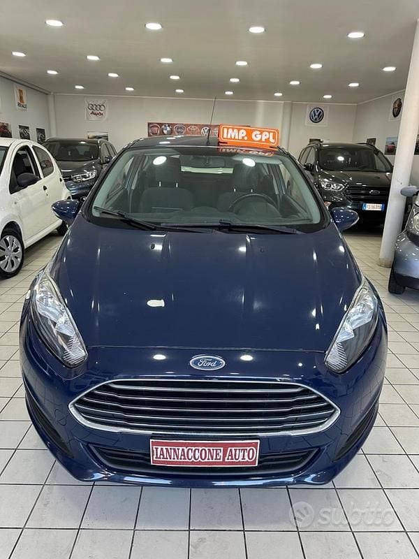 Blu Usata 2015 Ford Fiesta Tre volumi | 3500 € (Super prezzo) - Immagine 1/4
