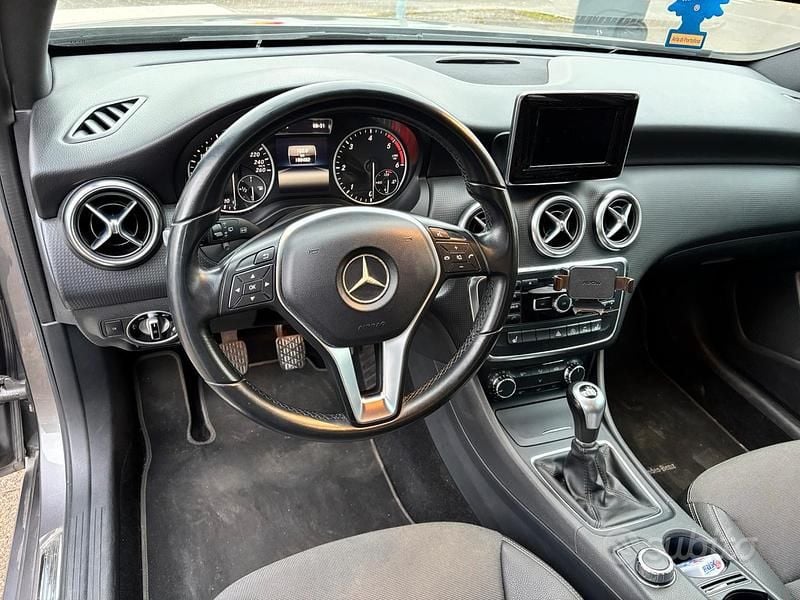 Usata Mercedes A180 SE 110 CV (80 kW) 2015 Grigio Berlina
