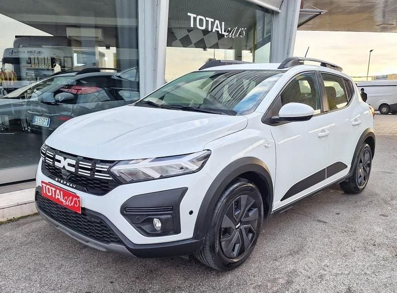 Usata Dacia Sandero Expression 101 CV (74 kW) 2024 Bianco pastello Berlina