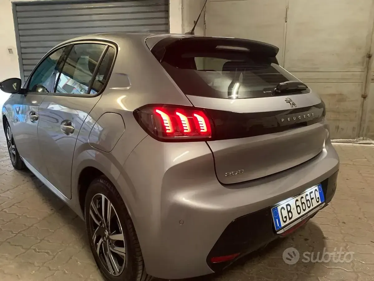 Usata Peugeot 208 101 CV (74 kW) 2020 Grigio Utilitaria